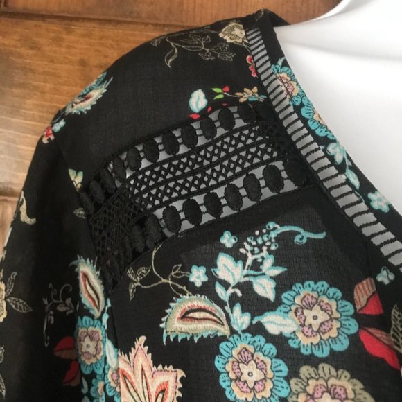 Zac & Rachel Black w/Colorful Flowers Pullover Blouse w/Butterfly Sleeves Large - Picture 5 of 15
